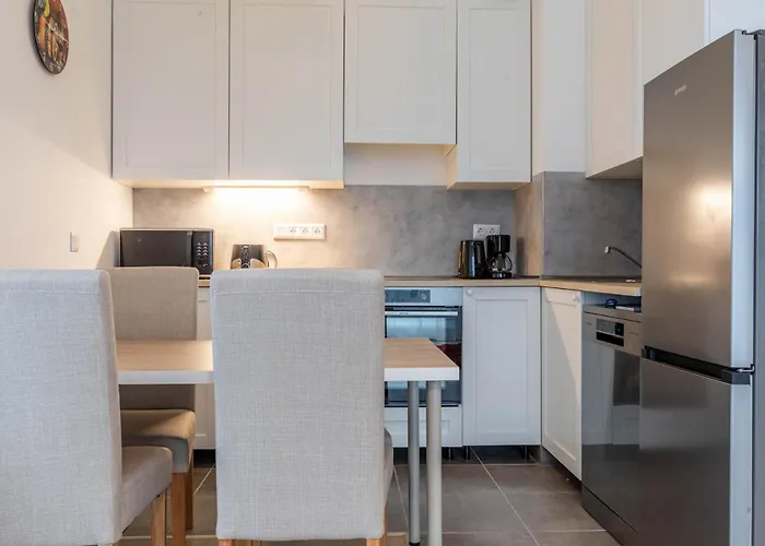 Marina Bay Apartment With Free Parking